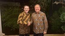 Global Supply Manager Starlink Jonathan Harrison dan President Director & CEO Lintasarta Armand Hermawan