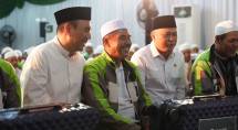 - Momen Hangat Menhub Dudy Antar Keberangkatan Umrah Mitra Gojek Legend