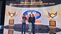 Direktur Utama PT Winner Nusantara Jaya Tbk, (WINR) Yusmen Liu saat menerima penghargaan di ajang Indonesia Property&Bank Award (IPBA) ke-20 Tahun 2026