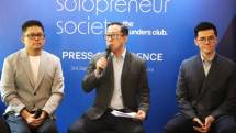 Relationship Banking Director Bank Saqu, Hendrik Komandangi (tengah) bersama Co-Founder & COO of IDN, William Utomo (kanan) dan CEO Otten Coffee, Jhoni Kusno (kiri) 