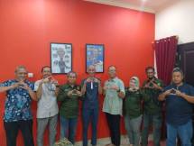  AMKI Jakarta bersama rombongan terdiri dari Ketua AMKI Jakarta Heryanto, Penasihat AMKI Jakarta Yon Parjiyono, Wakil Bendahara Diah Dayanti, Wakil sekretaris AMKI Jakarta Sumarno, Tim admin Medsos AMKI Hakim moestaff, Chakim, Dan anggota AMKI Jakarta Yudi,