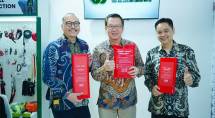 Kika : Roy Andre Monoarfa, Fransiskus B. Hermanto, Bobby Suhaimi
