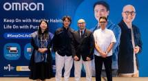 Fanny Himawan, Marketing Manager OMRON Healthcare Indonesia; Dion Wiyoko dan Iwet Ramadhan, serta dr. Decsa Medika Hertanto. 