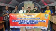 Unicharm serahkan donasi korbab gempa Flores NTT.