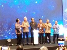Bapak Yusak Kristian Solaeman selaku Chairman of GIAMM, President Director of PT Astra Otoparts Tbk dan Mr. Stephan Kurzawski selaku Senior Vice Presudent Consumer Good, Automotive and Textile Shows and Sales Messe Drankfurt Exhibition GmbH 