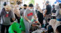 kegiatan memilah sampah oleh peserta DMP Prudential Indonesia. 