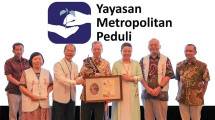 Pendiri dan Komisaris Metland Group sekaligus Pendiri Yayasan Metropolitan Peduli (YMP), Nanda Widya, saat menerima penghargaan bergengsi 29th Fervent Global Love of Lives Award