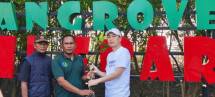 Unicharm Indonesia tanam 1000 Bibit Pohon Mangrove di Pusakajaya Utara, Kecamatan Cilebar, Kabupaten Karawang.