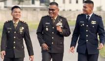 (foto: tengah) Kolonel Kav Edward Sitorus bersama kedua putra yang mengikuti jejak pengabdian di dunia militer.