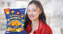 Montserrat Gizelle, Brand Ambassador Krisbee memperkenalkan varian terbaru Krisbee Chicken Nugget.