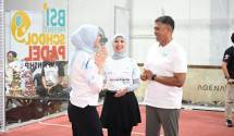 (Kiri ke Kanan) Ika Meynita, Chief Product & Health Officer Prudential Syariah; Mayang Ekaputri, Chief Partnership Distribution Officer Prudential Syariah; Anggoro Eko Cahyo, Direktur Utama Bank Syariah Indonesia