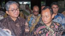 Menteri Perindustrian (Menperin) Muhammad Sarmuji bersama Presiden Direktur PT TMMIN Nandi Julyanto 