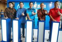 Dirut Bank BCA Jahja Setiaatmadja (tengah) (Foto Dok Industry.co.id)