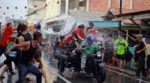 Mau Bermain Air? Yuk! ke Festival Perang Air di Riau 