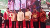 Gubernur Anies Baswedan dan Wagub Sandiaga Uno (Foto Dok Industry.c.id)