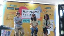 Chef Burgreens Max Mandias, Cofounder Kitabisa.com dan Mari Elka Pangestu, President United in Diversity pada jumpa pers Happiness Festival. (Dina Astria/Industry.co.id)