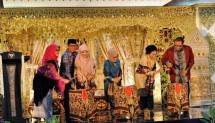 Ketua Umum Dekranas Hj Mufidah Jusuf Kalla pada acara relaunching Produk Unggulan Provinsi di Smesco Indonesia yang ditandai dengan event Smesco Minang Festival, di Jakarta, Sabtu (31/4).