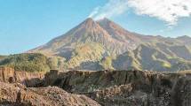 Gunung Merapi (Foto: piknikasik.com)