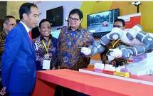 Menperin Airlangga bersama Presiden Jokowi di acara Roadmap industri 4.0