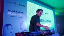 Dipha Barus Jadi Juru Kampanye Literasi Keuangan Lewat Lagu