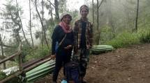 Febri dan Fadli Pasangan Suami Istri yang Mendaki Gunung Semeru (Foto: Chodijah Febriyani/Industry.co.id)