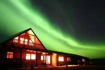 Pemandangan Aurora di langit Iceland, atau Islandia. (Foto Ist)
