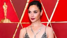 Gal Gadot dan Dwayne Johnson Akan Bintangi Film Red Notice