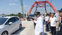 Menhub Budi Karya Sumadi usai melakukan tinjauan udara ke Jembatan Kalikutho, Jawa Tengah, Senin (18/6). (Dok: Kemenhub)