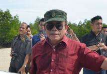 Irawandi Yuduf Gubernur Aceh (Foto Dok Industry.co.id)