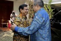 Ketum Demokrat SBY dan Ketum Geirndra Prabowo Subianto (Foto Dok Industry.co.id)