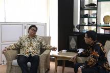 Menteri Perindustrian Airlangga Hartarto saat menemui Perwakilan PT Cladtek Asian Spool Base Pelipus Alexander D. Dimu (Foto: Dok. Industry.co.id)