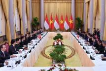 Presiden Joko Widodo dan sejumlah menteri melalukan pertemuan bilateral dengan Presiden Vietnam Tran Dại Quang beserta sejumlah menterinya di Istana Kepresidenan Vietnam di Hanoi, Selasa (11/9/2018). Foto Biro Pers Setpres RI