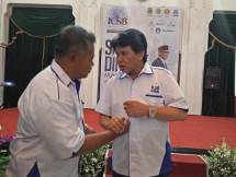 H. Kosasih Dermawan, Presiden ICSB Bandung Barat, mendapat ucapan selamat dari pejabat Pemda Jawa Barat. (Foto;Ist) 