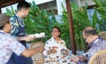 Menteri Kelautan dan Perikanan RI Susi Pudjiastuti saat mengunjungi BRIKopi dalam acara Our Ocean Conference (OOC) 2018