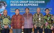Menteri PPN/Kepala Bappenas Bambang Broedjonegoro bersama Ketua Umum Kadin Bidang Kelautan dan Perikanan Kadin Indonesia Yugi Prayanto saat membuka Forum Diskusi dengan tema Sumbang Pemikiran Kadin untuk RPJMN 2020-2024 Dalam Rangka Peningkatan Indus
