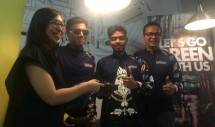 Essilor Indonesia memberikan kacamata gratis kepada layanan pengantar Westbike
