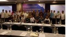Asisten Deputi Pengembangan Destinasi Pariwisata Regional II Kemenpar Reza Fahlevi saat berfoto bersama peserta FGD Pengembangan Kawasan Pariwisata Berbasis Mitigasi Bencana (Foto: Ridwan/Industry.co.id)
