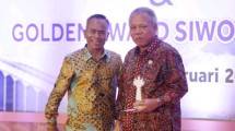 Menteri Basuki Terima Dua Penghargaan Golden Award SIWO PWI Pusat 2019