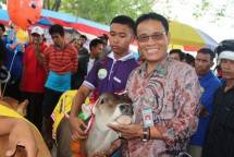 Dirjen Peternakan dan Kesehatan Hewan bersama sapi betina produktif