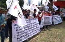 Aksi Massa F-MaKI saat kunjungi KPK