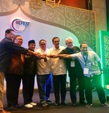 Pendiri Paytren Ustadz Yusuf Mansur dan Dirut BRI Syariah Moch Hadi Santoso