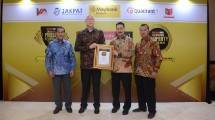 Corporate Communication Departemen Head PT Modernland Realty Tbk., Gunawan Setyo Hadi bersama Sami Miettinen, Direktur Utama PT Mitra Sindo Sukses (Jakarta Garden City) dan jajaran Direksi berpose bersama usai menerima penghargaan