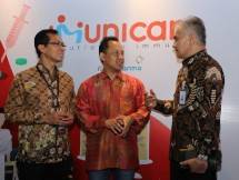 (Kanan-Kiri) Direktur Sumber Daya Manusia Biofarma Disril Revolin Putra bersama Direktur Human Capital Management Telkom Edi Witjara dan Direktur Utama TelkoMedika Bambang Lusmiadi