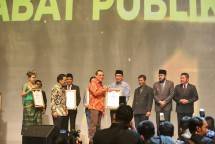 Nugra Jasadarma Pustaloka merupakan bentuk penghargaan tertinggi yang diberikan Perpustakaan Nasional RI (Perpusnas) kepada pihak-pihak yang dianggap memberikan kontribusi besar bagi pengembangan perpustakaan, 