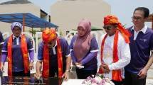 Menteri Pariwisata Arief Yahya bersama Bupati Pandeglang Irna Narulita serta Direktur Utama PT Banten West Java Poernomo Siswoprasetijo saat meresmikan Ladda Bay Village