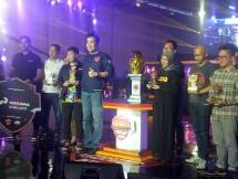 CEO sekaligus Co-Founder UniPin dan Ketua Panitia SEACA 2019, Ashadi Ang bersama sponsor