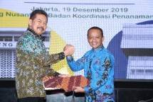 Kepala BKPM Bahlil Lahadalia (Baju biru)