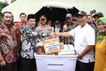 Mendagri Tito Tinjau Langsung Posko Pengungsian di Jatiasih, Bekasi