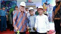 Kepala BKPM Bahlil Lahadalia bersama Bupati Banyuwangi Abdullah Azwar Anas dan Direktur PT Duta Insani Bangun Persada Enggartiasto Lukito saat Ground Breaking Themepark di Banyuwangi
