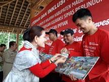 Asuransi Sinar Mas Serahkan Asuransi Mikro dan Celengan Impian bagi 6.705 Pegiat UMKM di Magelang, Jateng